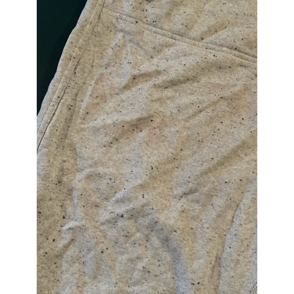 NWT Nike Yoga Training‎ Sweatpants Has Pink Stain Marks Size Large Gray